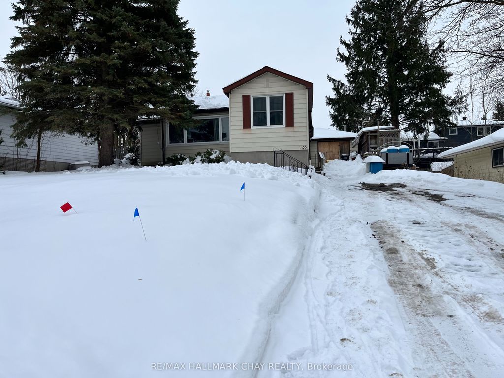 Photo of 33 Baldwin Lane, Barrie, ON L4N 2W2 (MLS # S12704720)