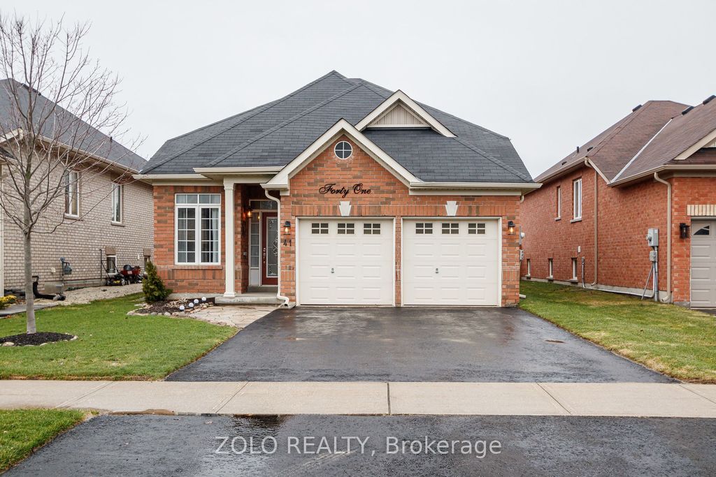 Photo of 41 Middleton Drive, Wasaga Beach, ON L9Z 0G8 (MLS # S13007272)