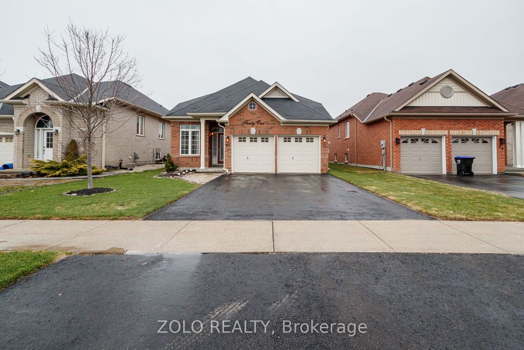 Photo of 41 Middleton Drive, Wasaga Beach, ON L9Z 0G8 (MLS # S13007272)