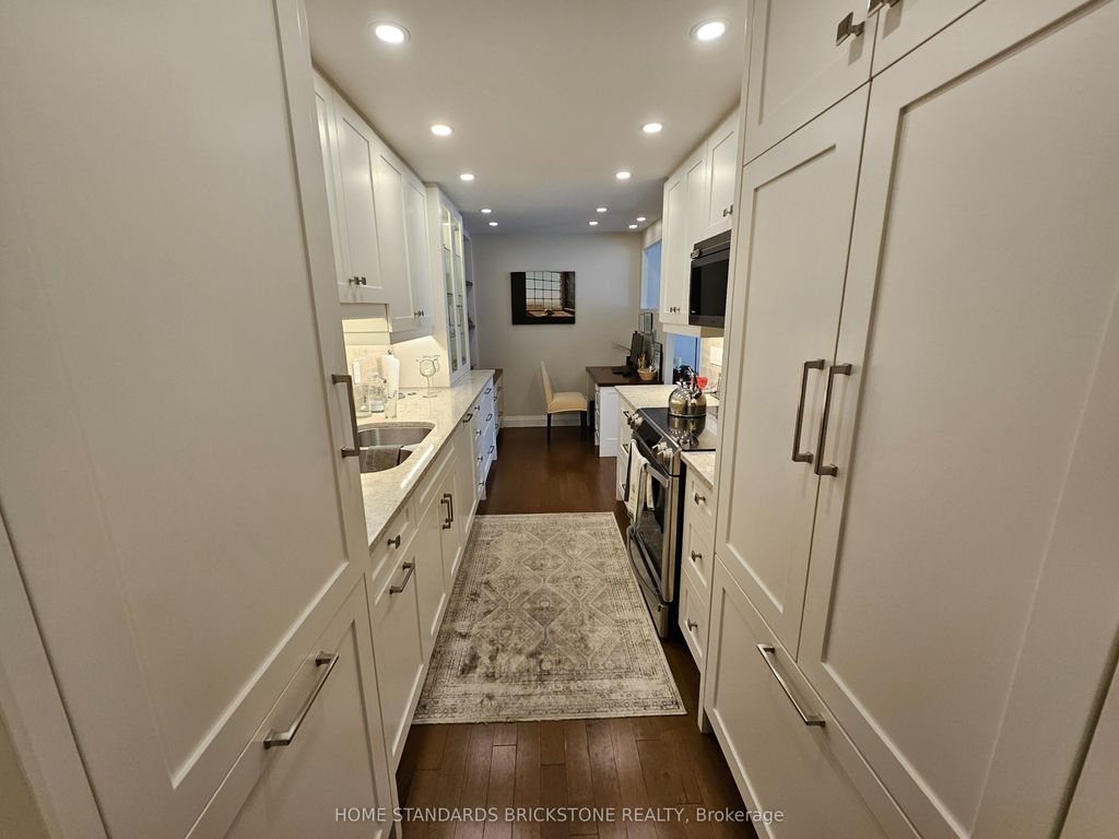 Photo of 47 St Clair Avenue W #803, Toronto, ON M4V 3A5 (MLS # C12431633)