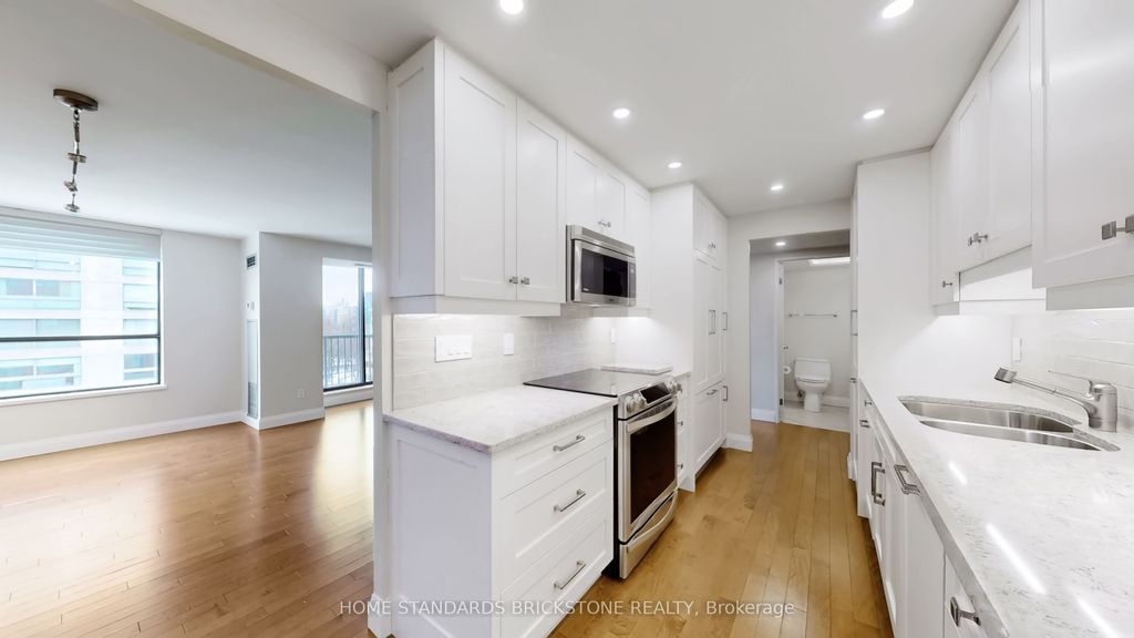 Photo of 47 St Clair Avenue W #803, Toronto, ON M4V 3A5 (MLS # C12431633)