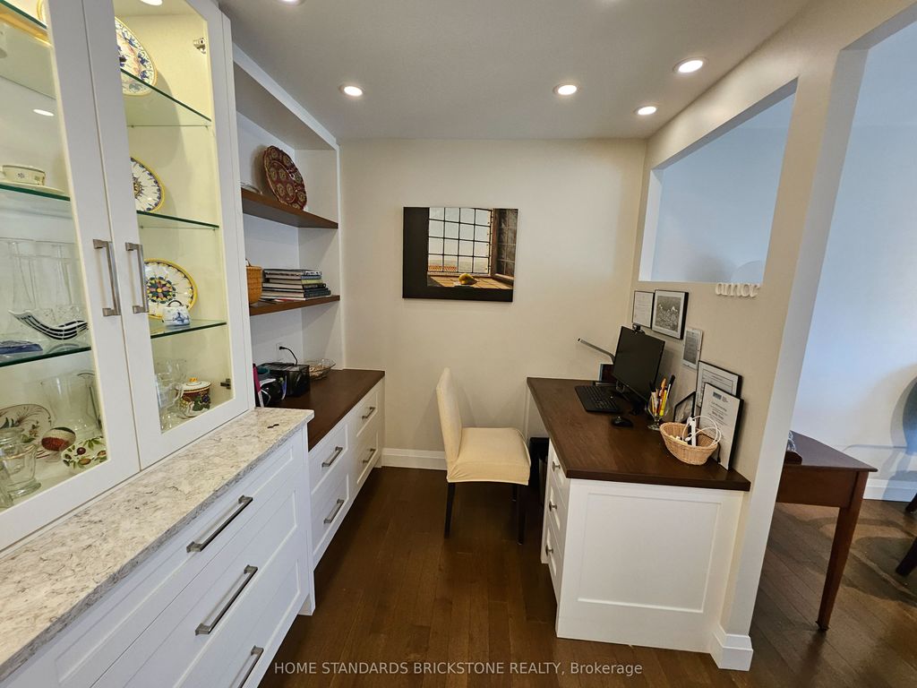 Photo of 47 St Clair Avenue W #803, Toronto, ON M4V 3A5 (MLS # C12431633)