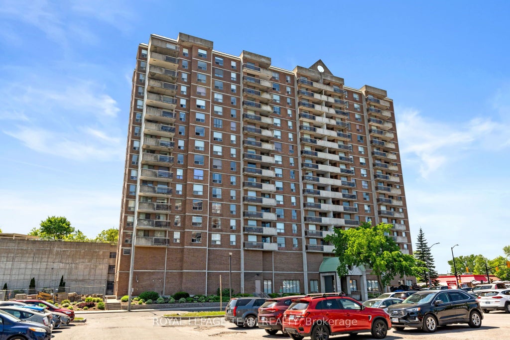 Photo of 200 Lafontaine Avenue #1003, Vanier and Kingsview Park, ON K1L 8K8 (MLS # X13530116)