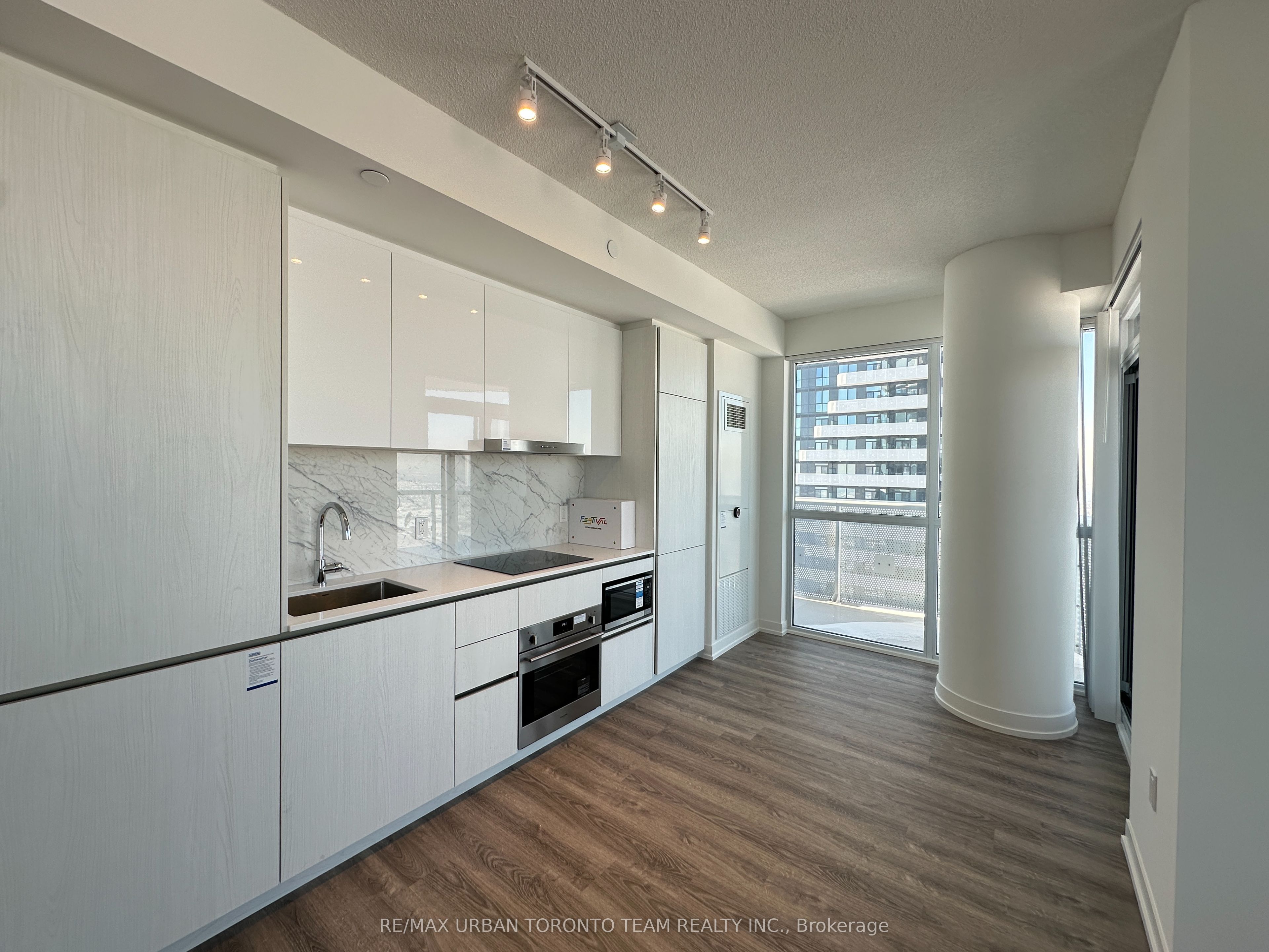 8 Interchange Way 5502