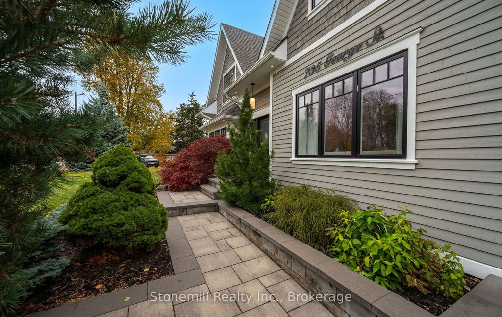 Photo of 735 George Street, Burlington, ON L7R 2V8 (MLS # W12546116)