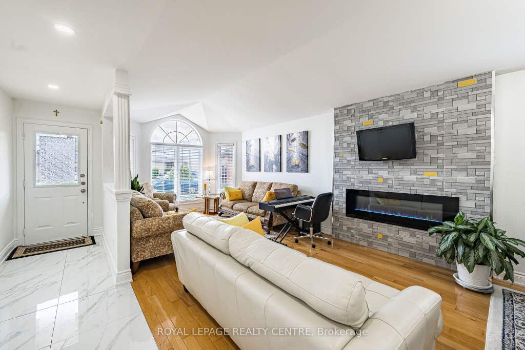 Photo of 3 Vineberg Drive, Hamilton, ON L9B 2P6 (MLS # X13703544)