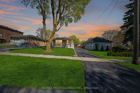 26 Crane Avenue Toronto ON M9P 1V2
