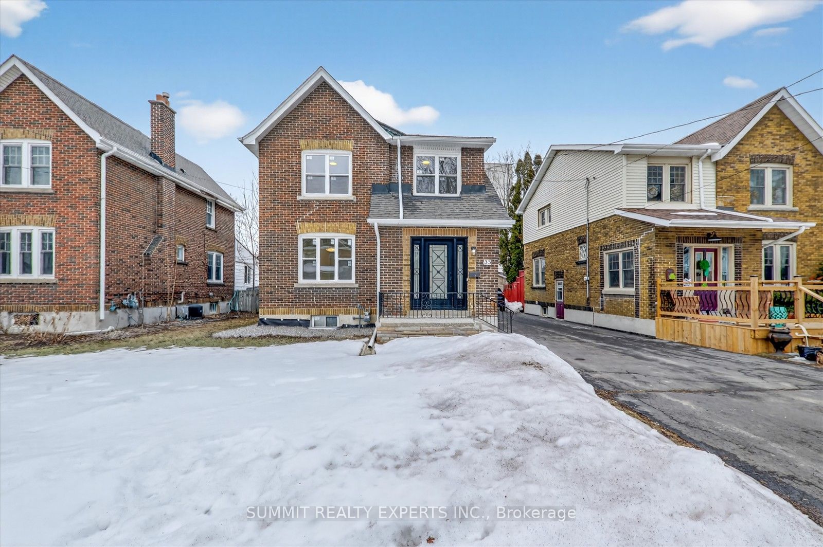 35 Court Street N