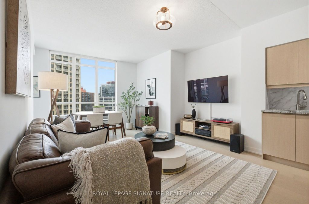 Photo of 215 Fort York Boulevard #702, Toronto, ON M5V 4A2 (MLS # C12742062)