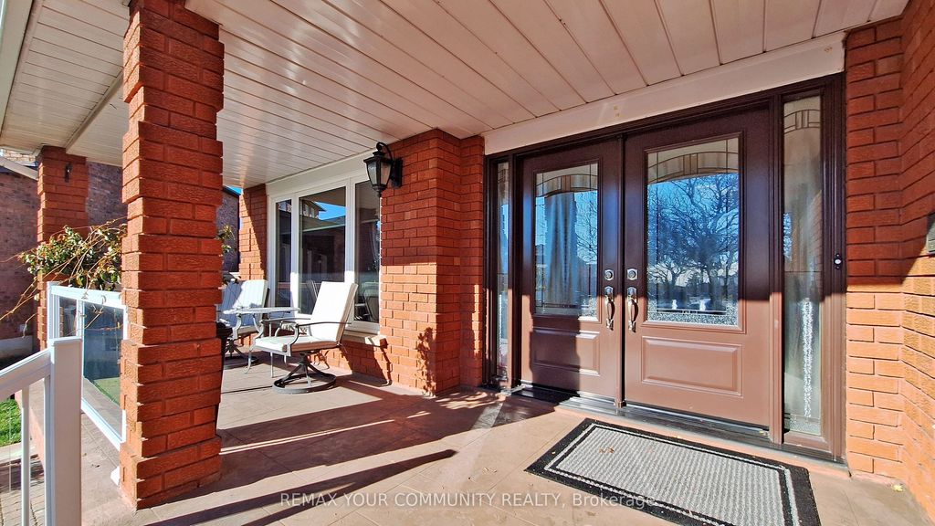 Photo of 10 Hollyburn Court, Vaughan, ON L4L 6G2 (MLS # N12898032)