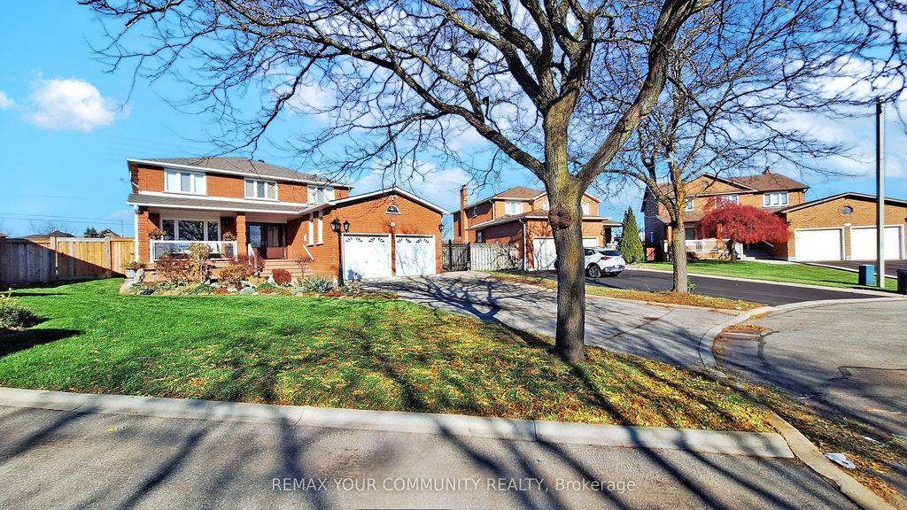 Photo of 10 Hollyburn Court, Vaughan, ON L4L 6G2 (MLS # N12898032)