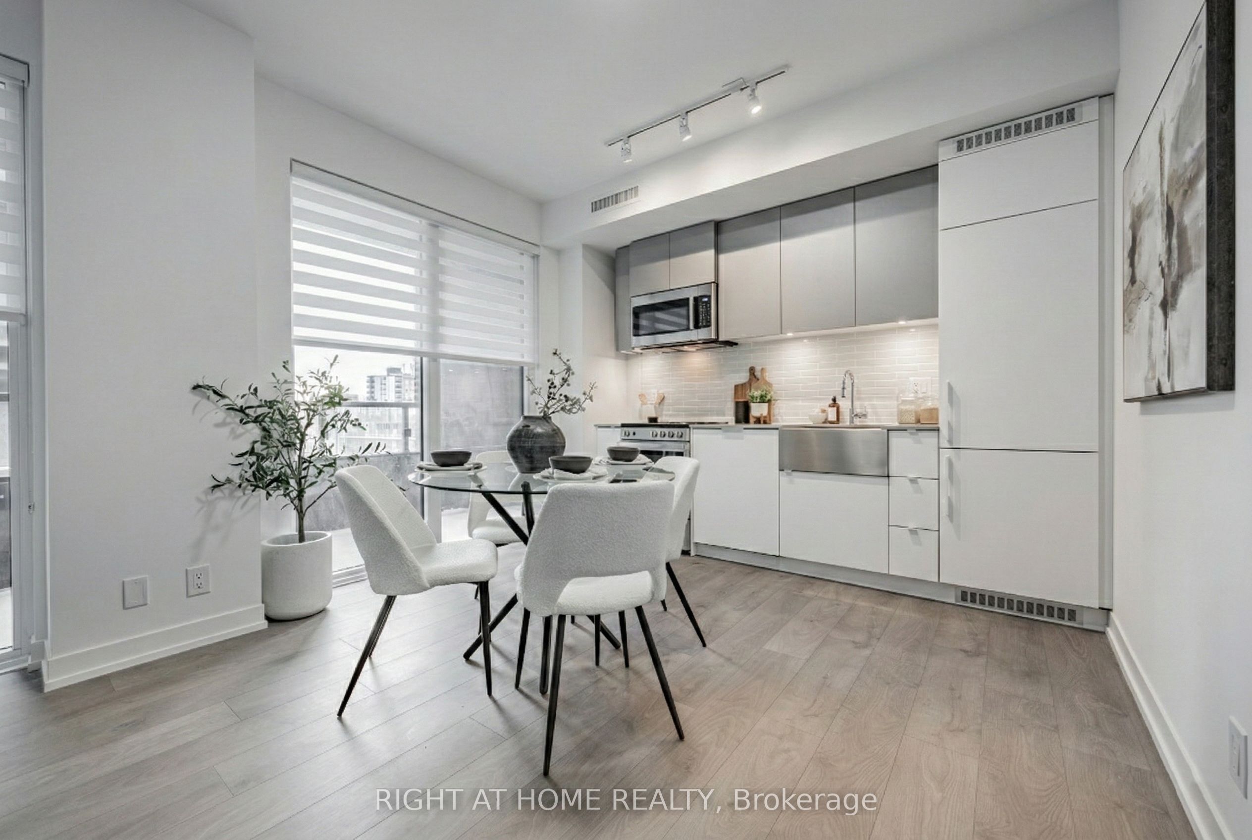 270 Dufferin Street 815