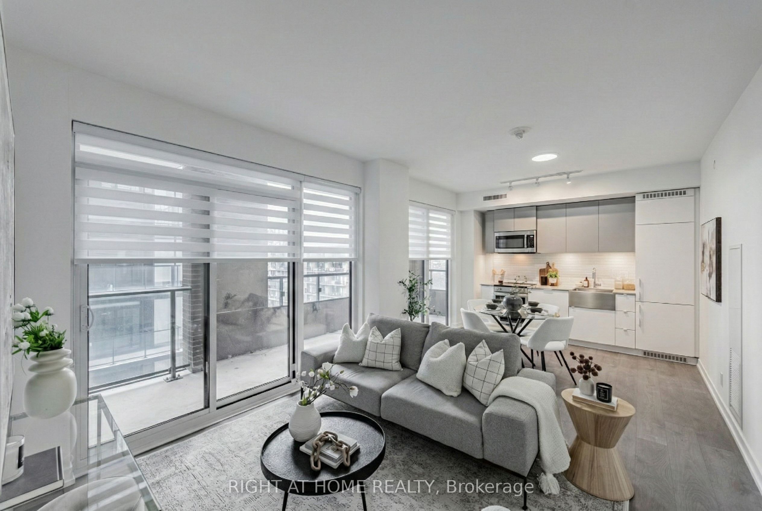 270 Dufferin Street 815