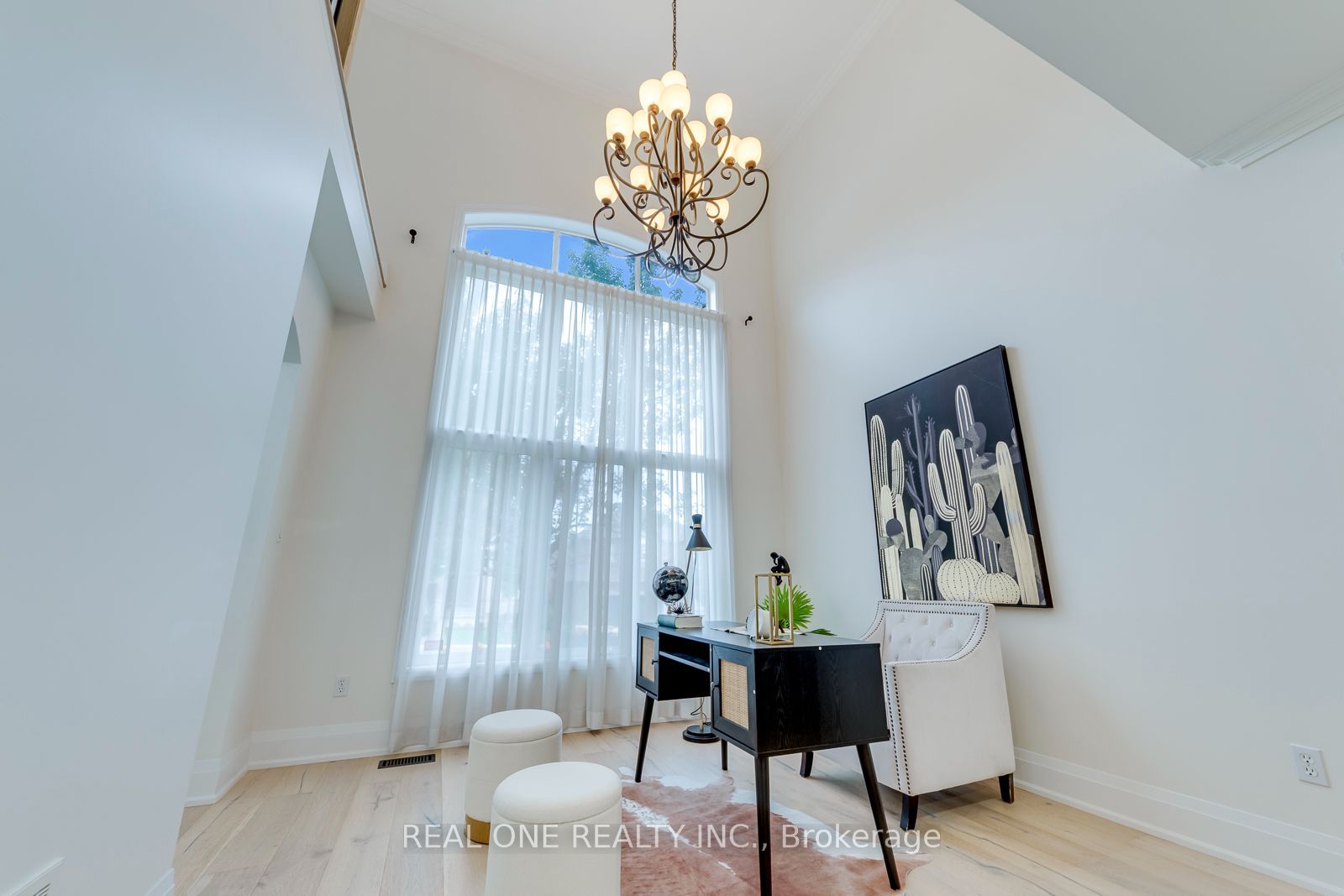2456 Bon Echo Drive