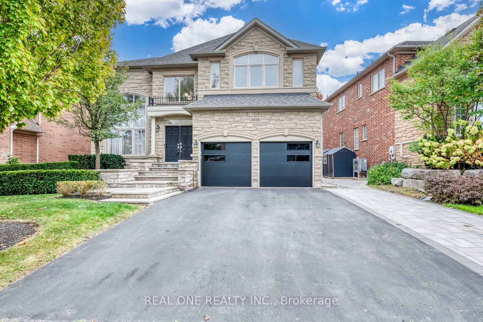 2456 Bon Echo Drive