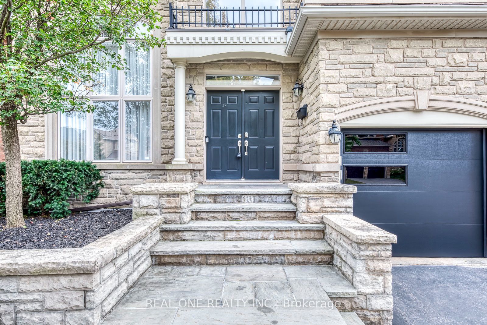 2456 Bon Echo Drive