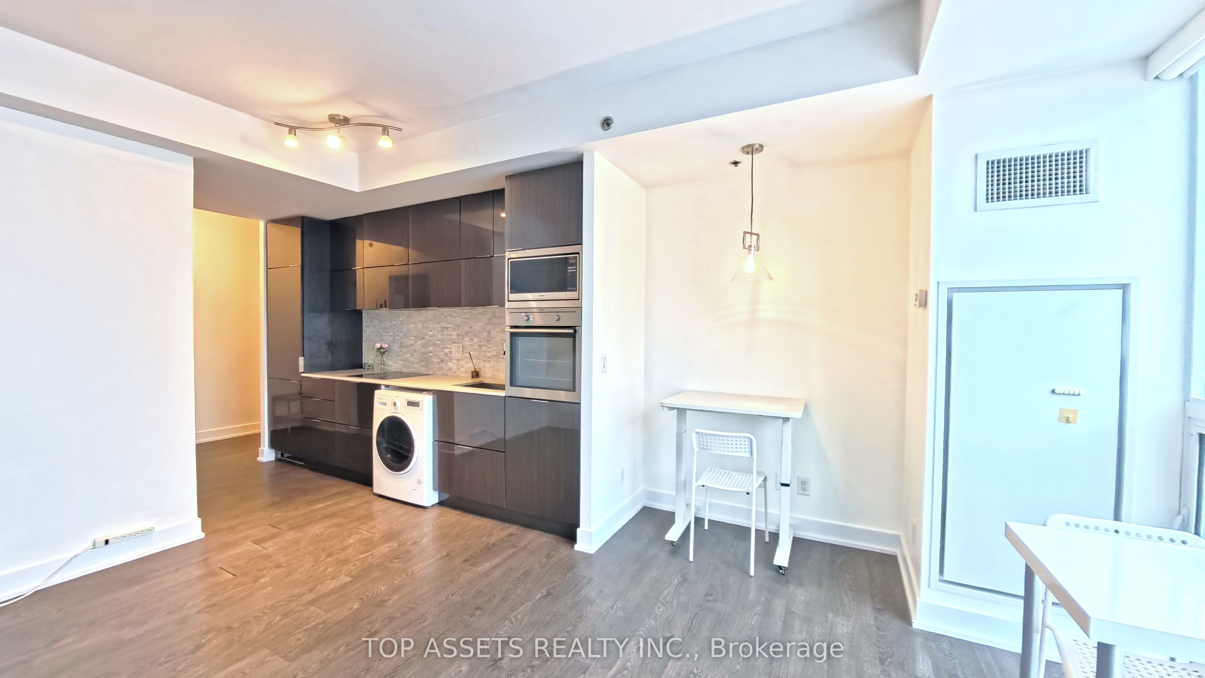 318 Richmond Street W 3006