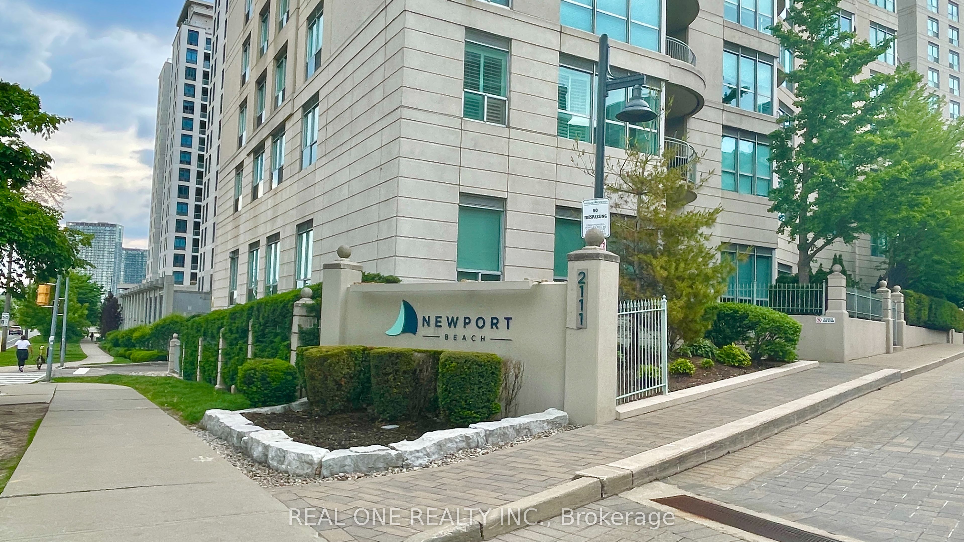 2111 Lake Shore Boulevard W 1017
