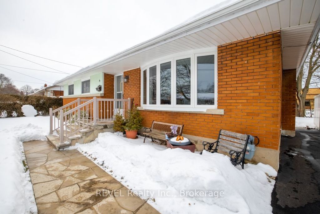 Photo of 87 Royal Manor Drive, St. Catharines, ON L2M 4L9 (MLS # X12784844)