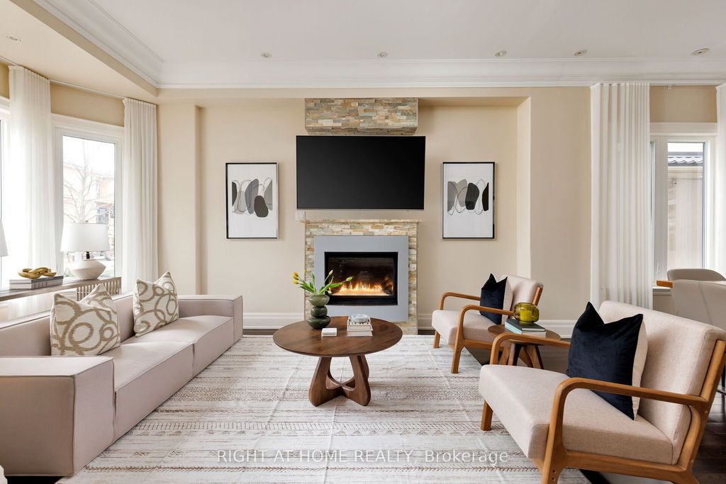 Photo of 8 Rutherglen Road, Toronto, ON M4G 1L6 (MLS # C12451371)