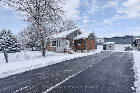 Photo of 222 Ridgeway Road, Fort Erie, ON L0S 1B0 (MLS # X12670630)