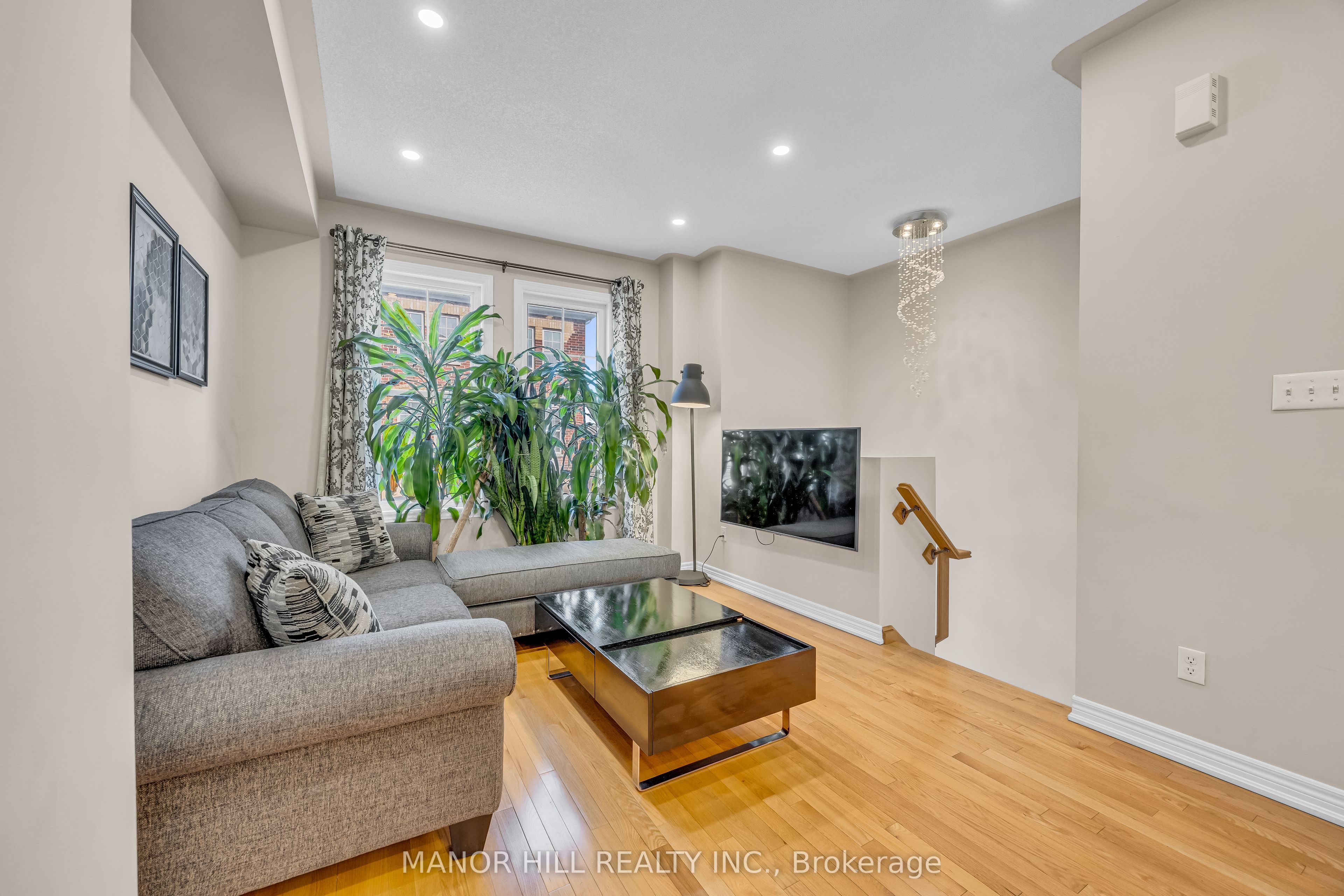 10 Porter Avenue W 12