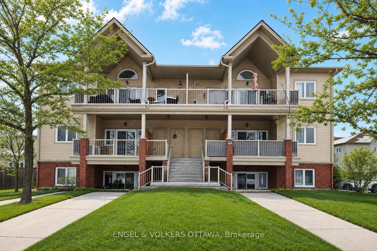 Photo 1 of 16 — 165 Waterbridge Drive 5, Barrhaven, ON K2G 7G3