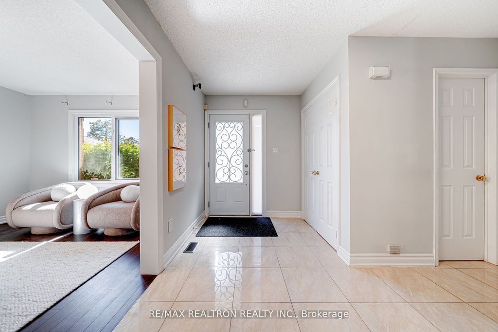 Photo of 261 Hollingham Road, Markham, ON L3R 8J7 (MLS # N12592886)