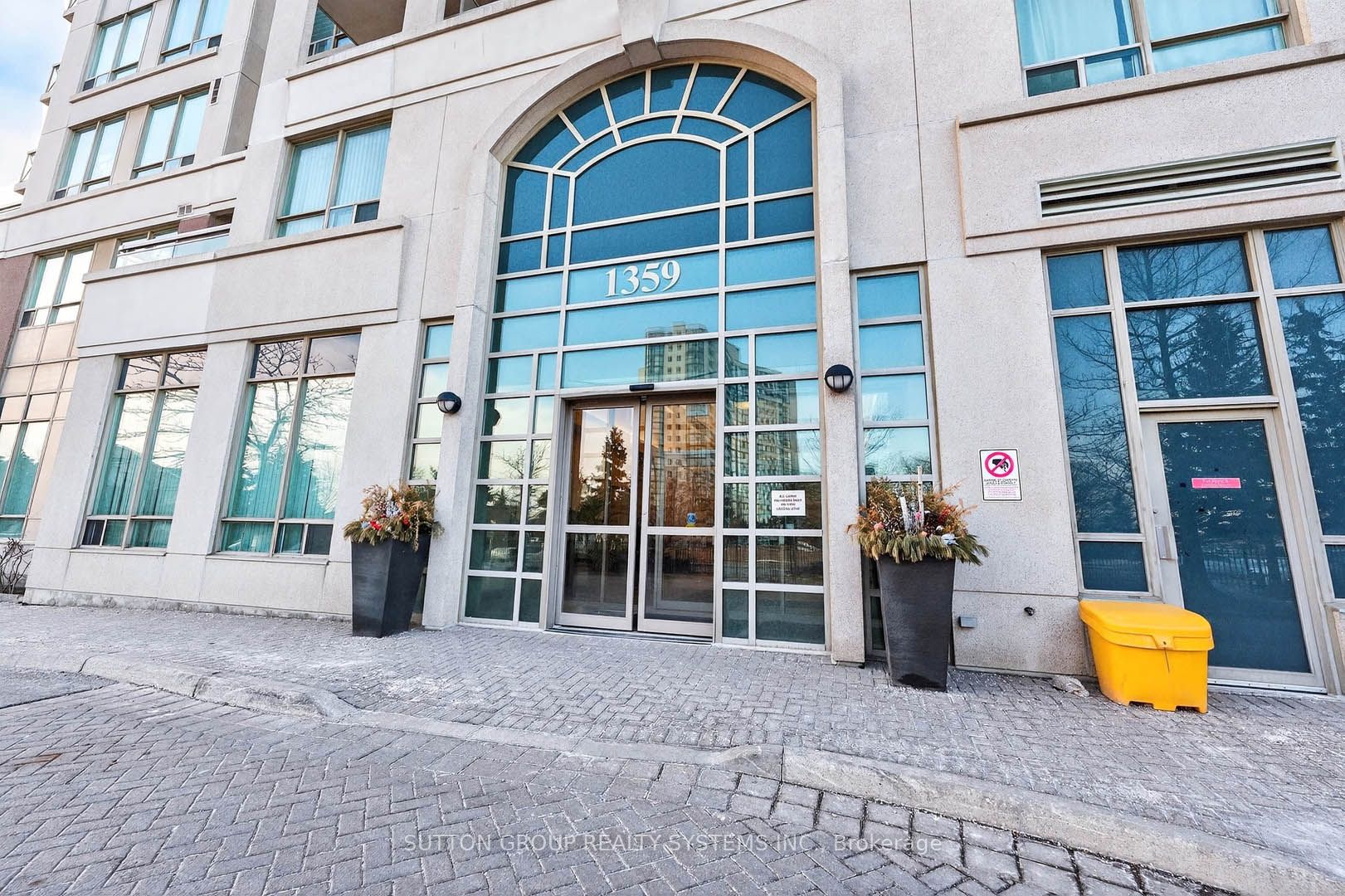 1359 Rathburn Road E 902