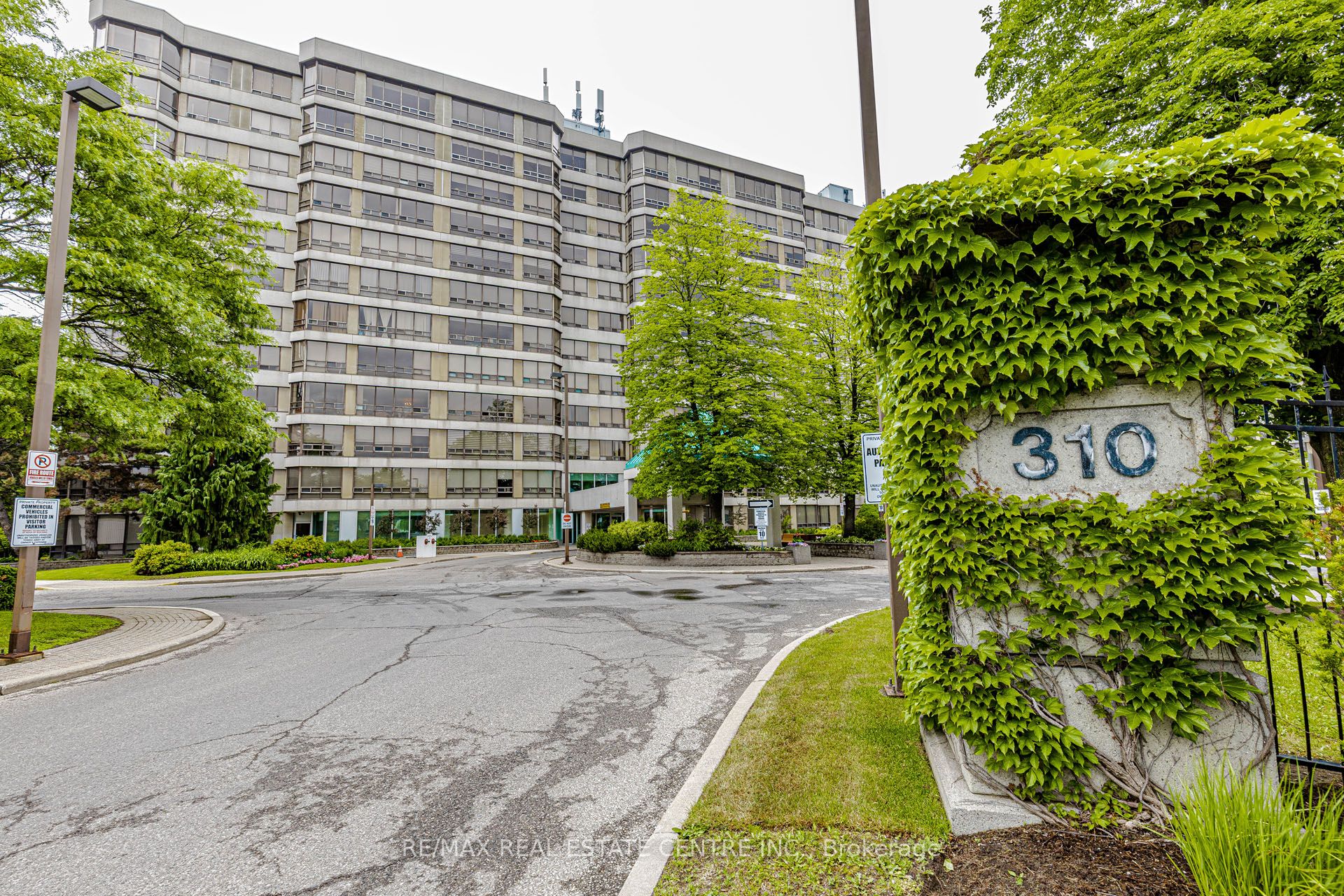 Photo 1 of 18 — 310 Mill Street S 104, Brampton, ON L6Y 3B1