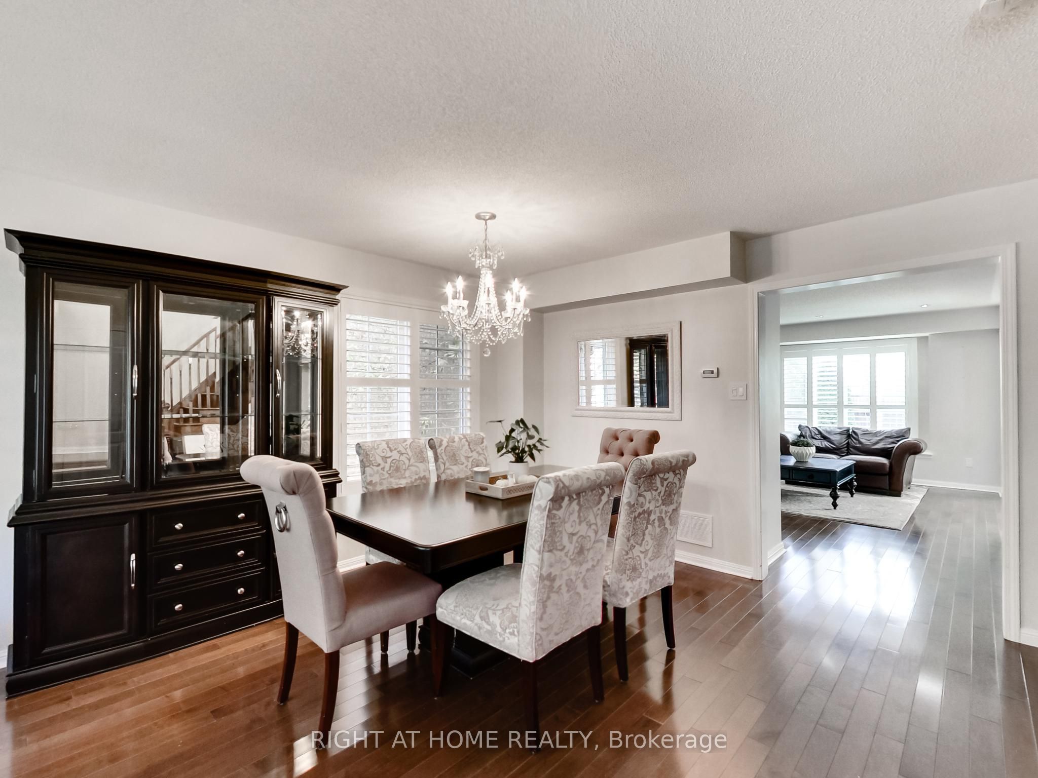 2527 Nettlecreek Crescent