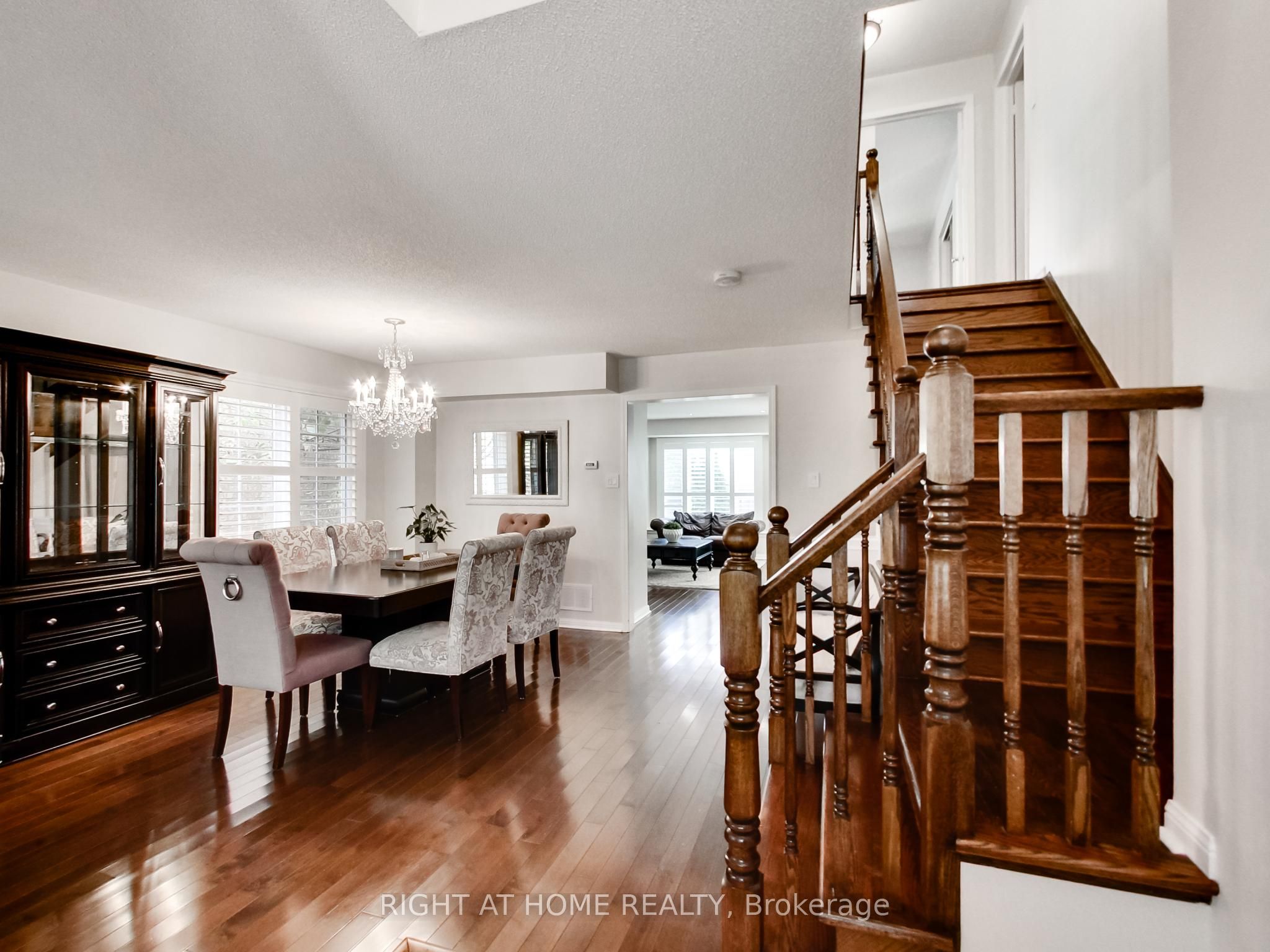 2527 Nettlecreek Crescent