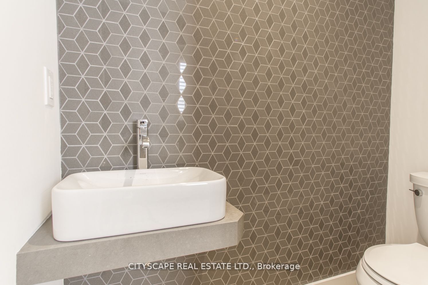 98 Manning Avenue Main