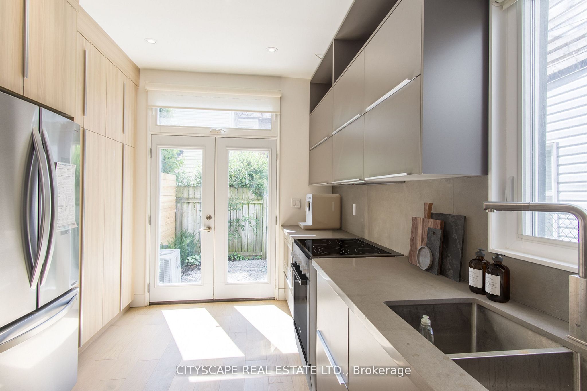 98 Manning Avenue Main