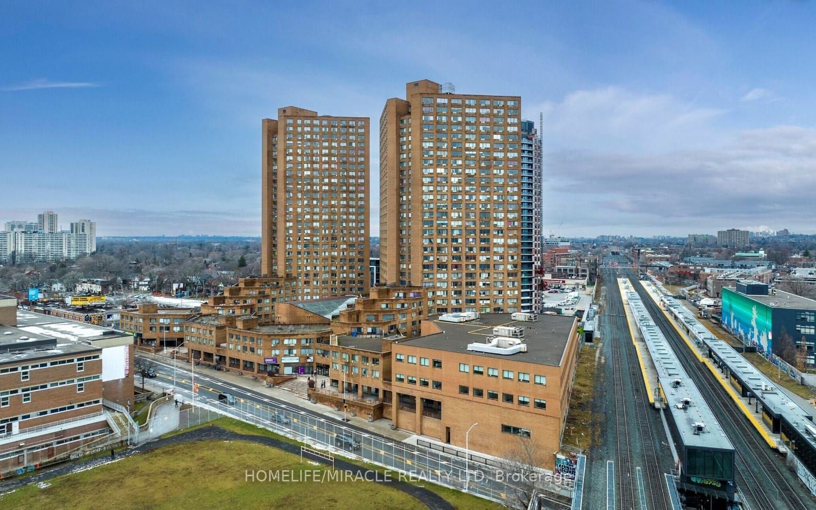 2340 Dundas Street W G11