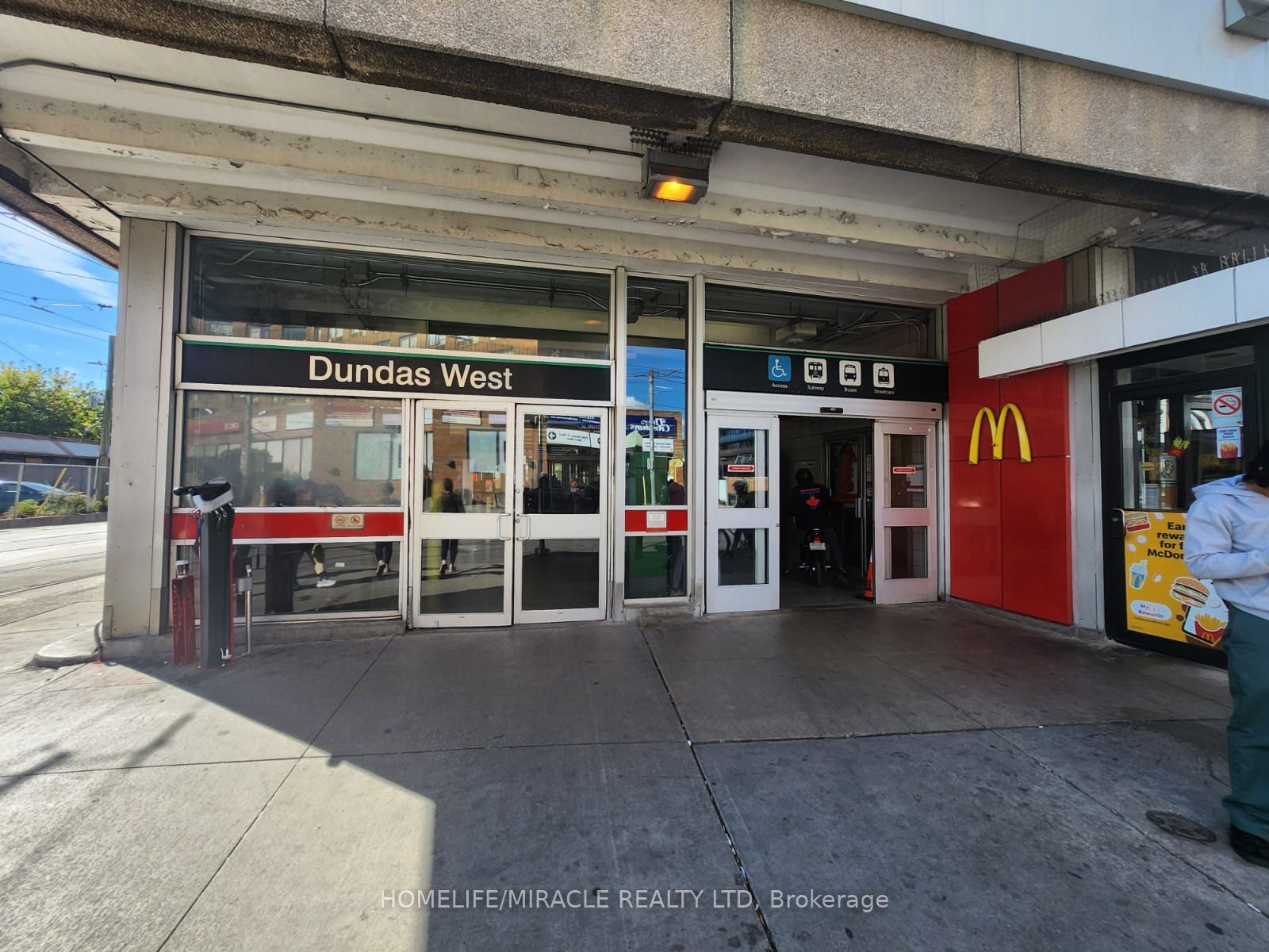 2340 Dundas Street W G11