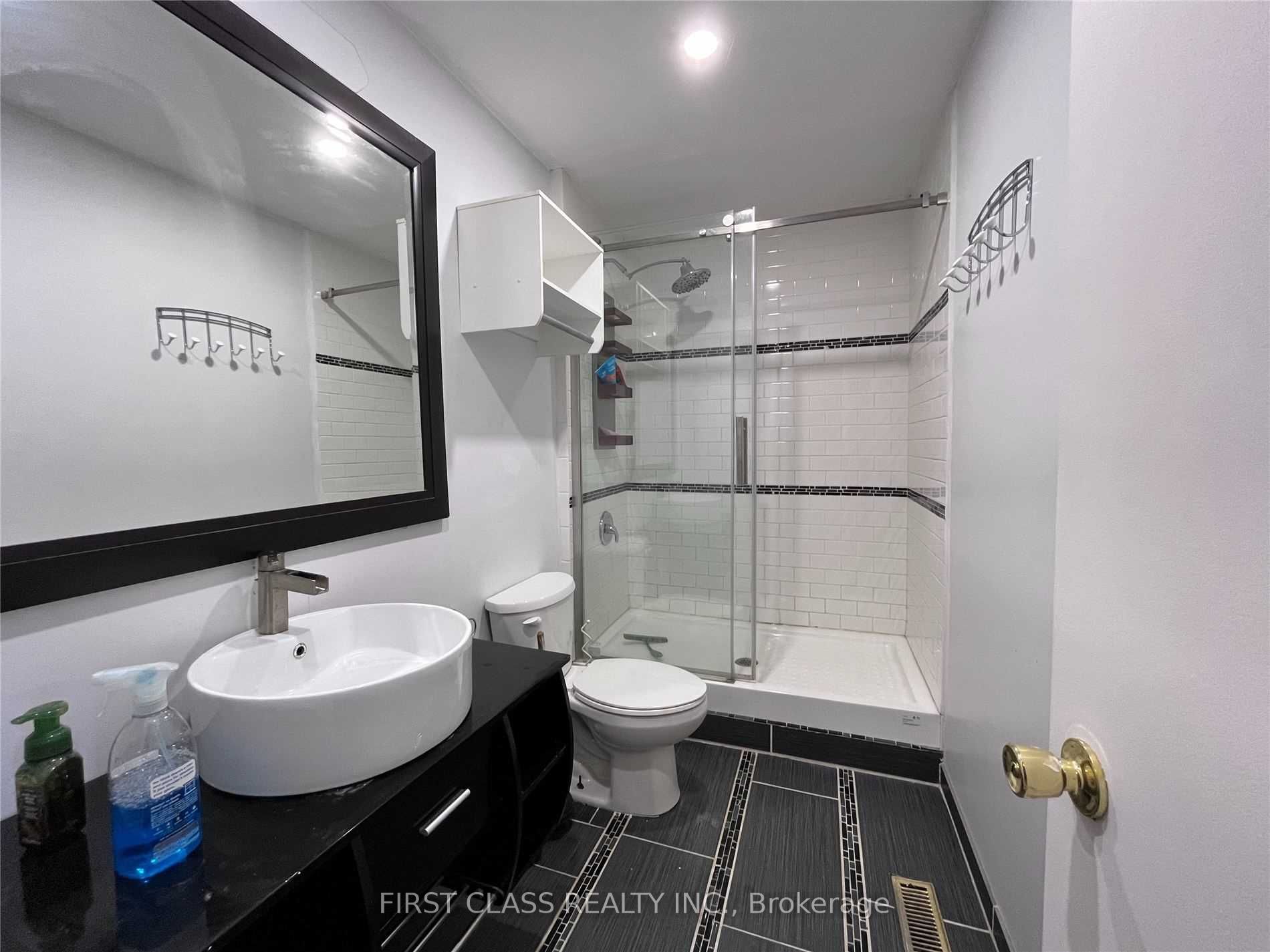 2571 Palisander Avenue Upper