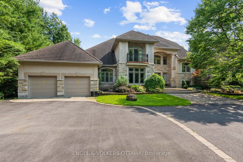 Photo of 5800 Queenscourt Crescent, Manotick - Kars - Rideau Twp and Area, ON K4M 1K3 (MLS # X12451618)