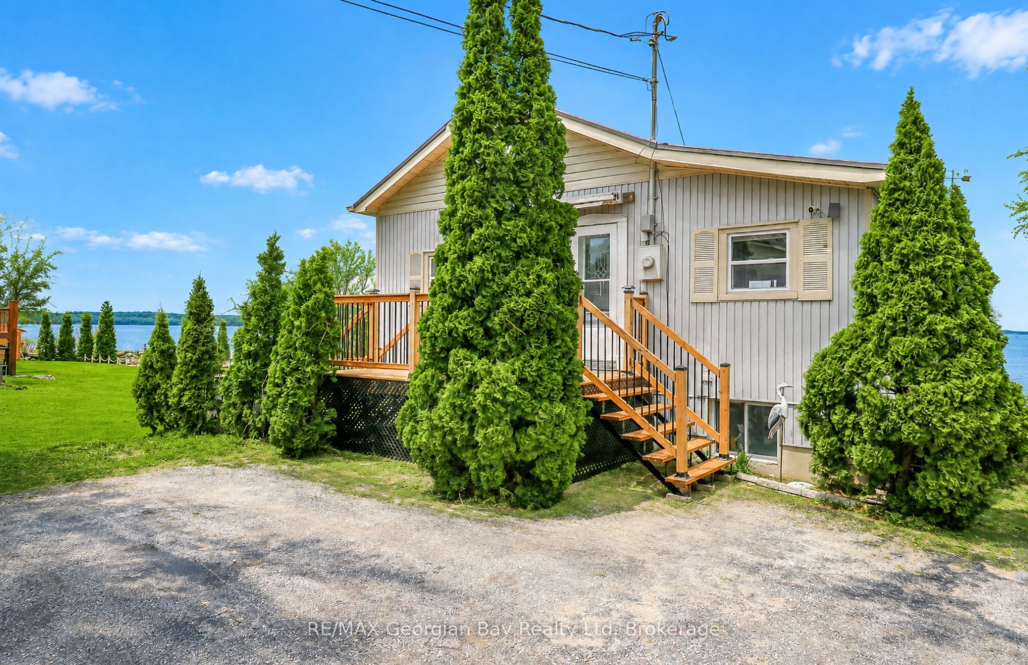 12 Robins Point Road