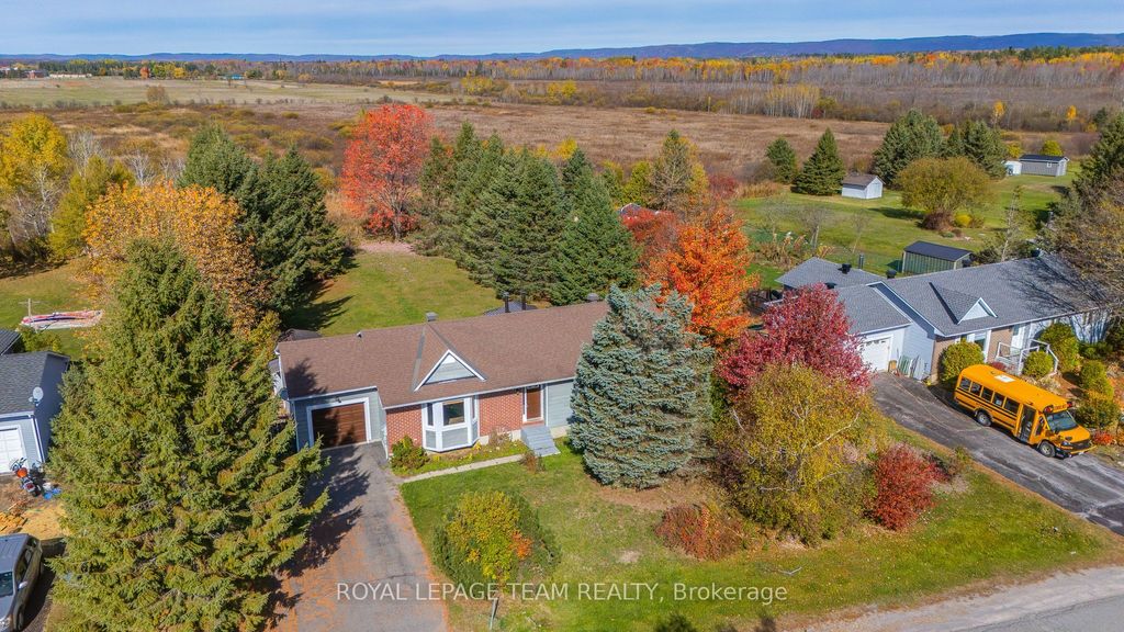 Photo of 106 Porcupine Trail, Constance Bay - Dunrobin - Kilmaurs - Woodlawn, ON K0A 1T0 (MLS # X12465674)