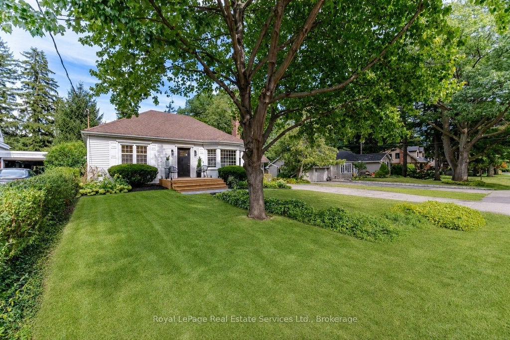 Photo of 947 Glenwood Avenue, Burlington, ON L7T 2K1 (MLS # W13715098)