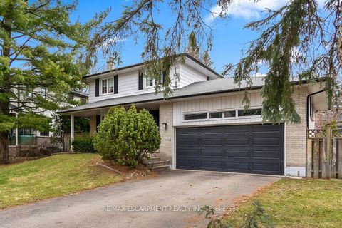 561 Wingrove Crescent Oakville ON L6L 4R7