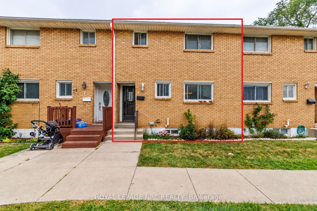 Photo of 161 Berkindale Drive #8, Hamilton, ON L8E 1M6 (MLS # X13850222)