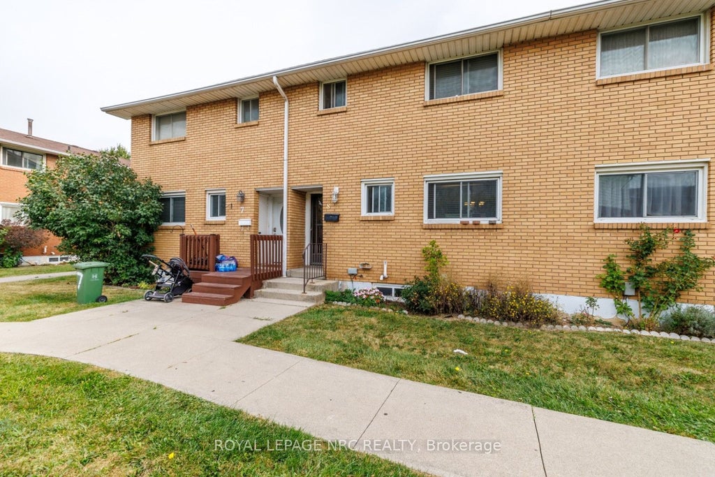 Photo of 161 Berkindale Drive #8, Hamilton, ON L8E 1M6 (MLS # X13850222)