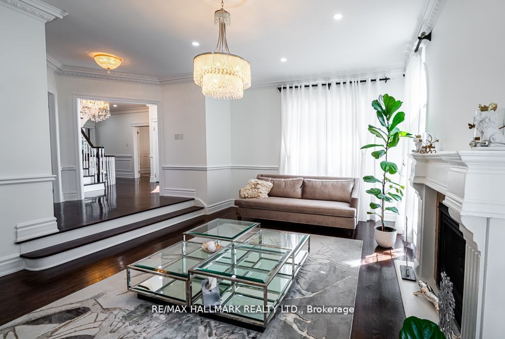 384 Kennedy Street W