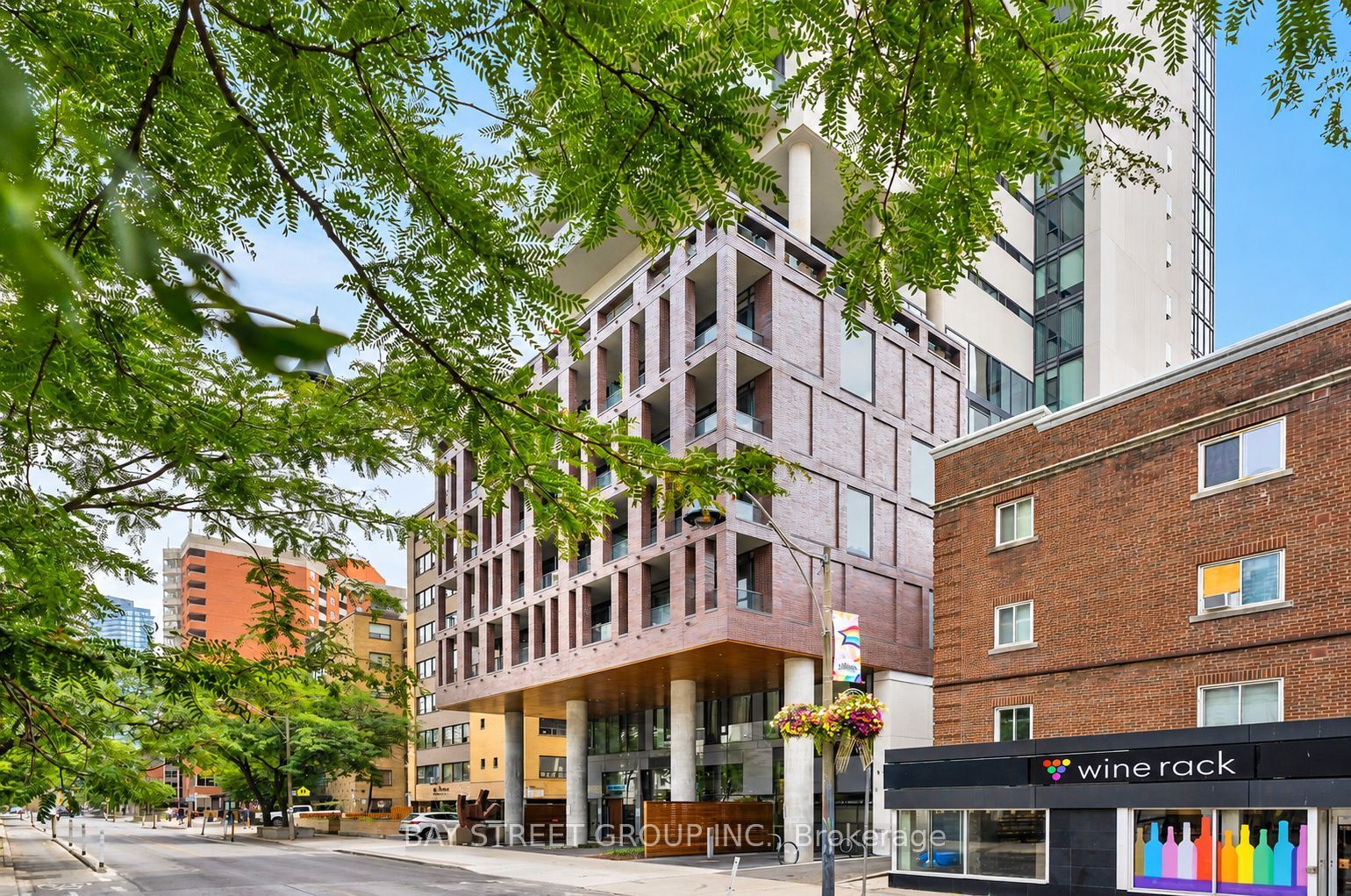 81 Wellesley Street E 407