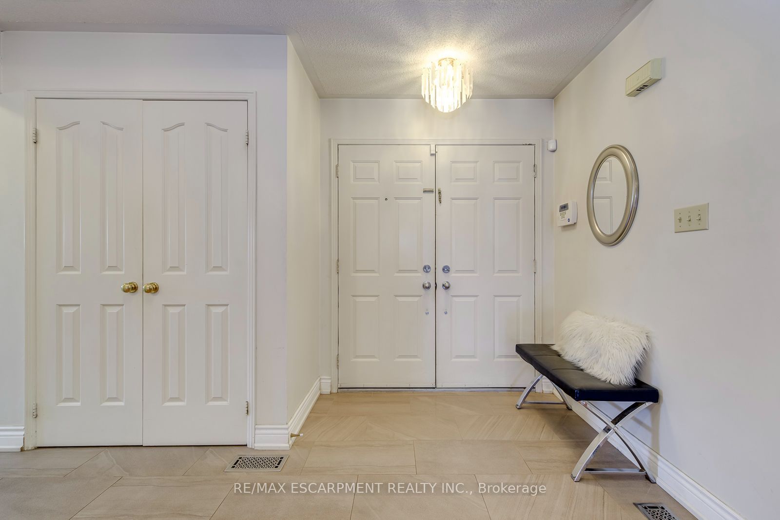 2442 Wynten Way