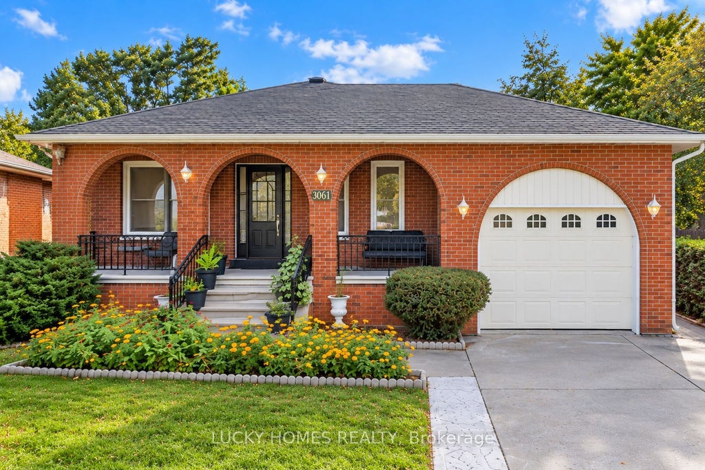 Photo of 3061 Lloyd George Boulevard, Windsor, ON N8T 2V3 (MLS # X14091316)