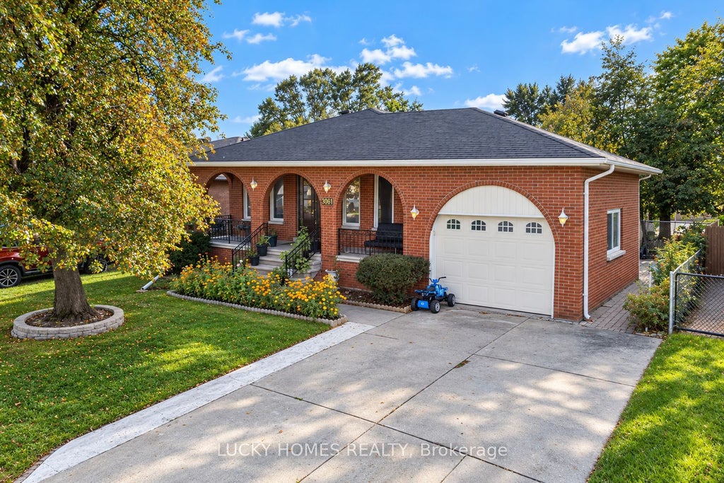 Photo of 3061 Lloyd George Boulevard, Windsor, ON N8T 2V3 (MLS # X14091316)