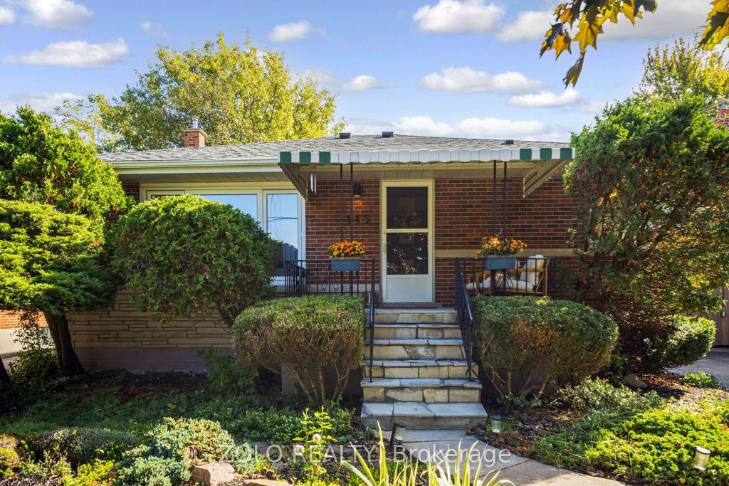 Photo of 115 Welbourn Drive, Hamilton, ON L9A 3N5 (MLS # X12501180)